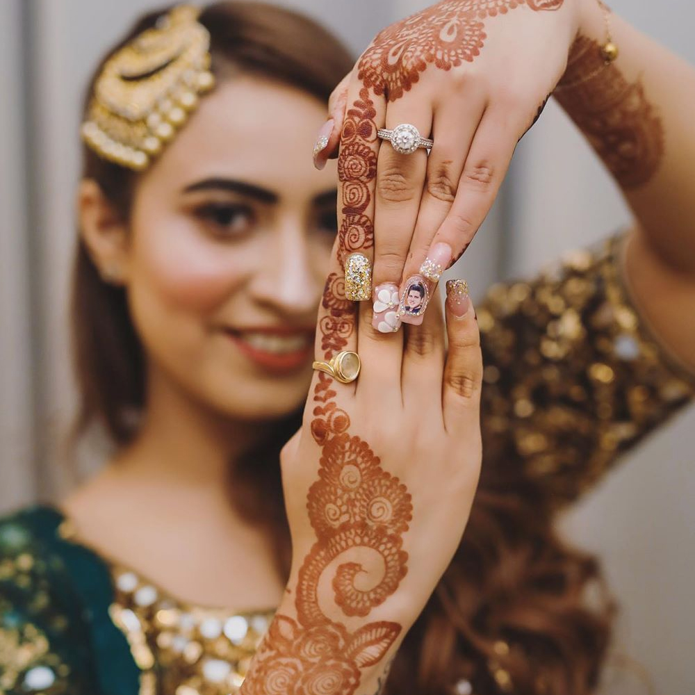 Latest Mehndi designs and Nail Polish: Eid Ul Adha New Hand Mehndi Designs